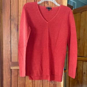 Banana Republic V-Neck Sweater in Muted Red